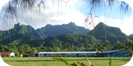 >>>  Raros tallest peaks Te Atukura, Te Manga / photo &copy; cookislands.com