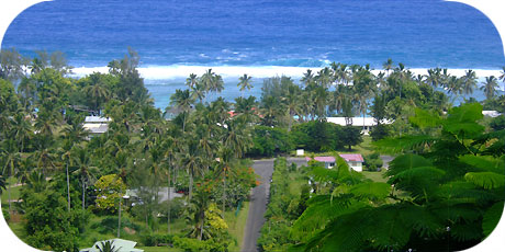 >>> View from hospital hill down to the lagoon / photos &copy; cookislands.com