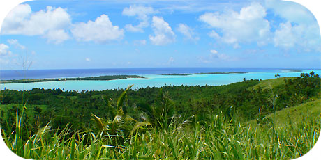 >>> View from Maungaou hill on Aitutaki / photo by &copy; Hasse Berglund