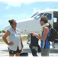 >>> Airport talk &copy; Halina Sydow